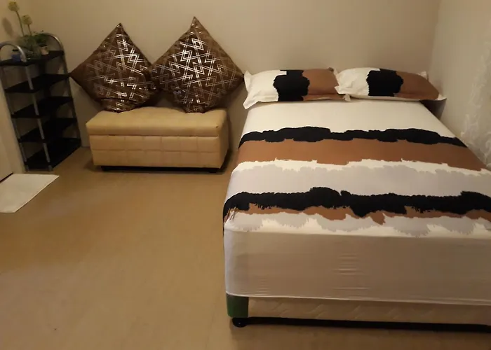 150 Newport - Near Naia T3 Airport