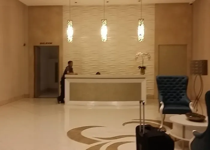 150 Newport - Near Naia T3 Airport *