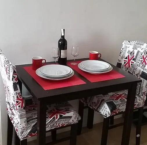 150 Newport - Near Naia T3 Airport