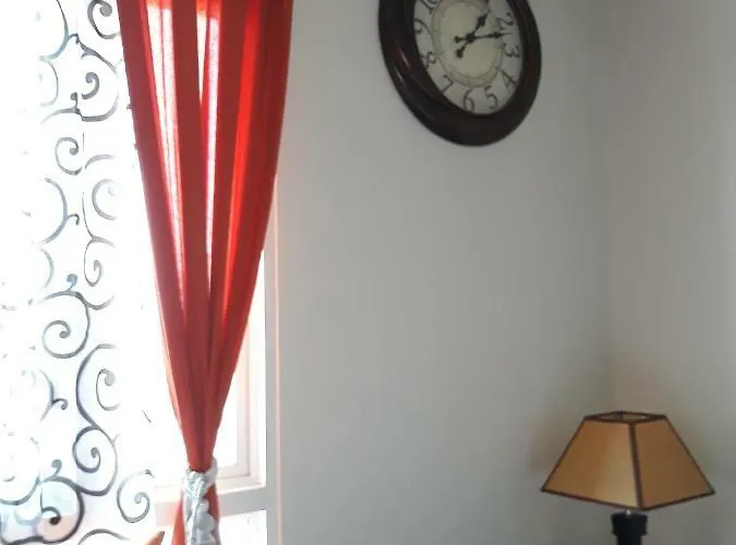 150 Newport - Near Naia T3 Airport *