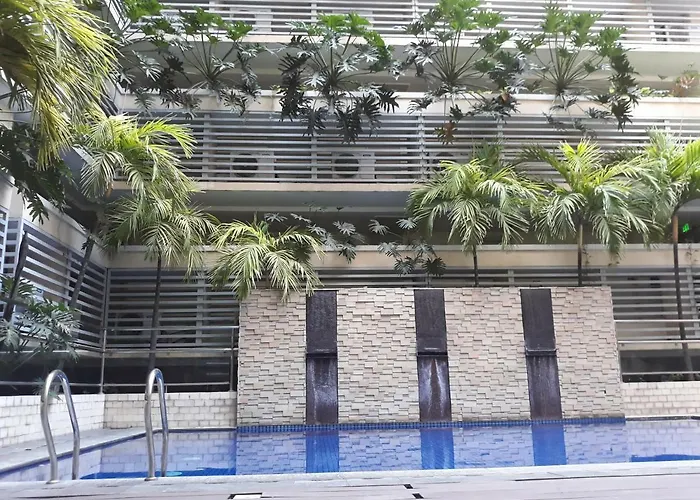 150 Newport - Near Naia T3 Airport *