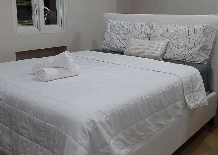 150 Newport - Near Naia T3 Airport *